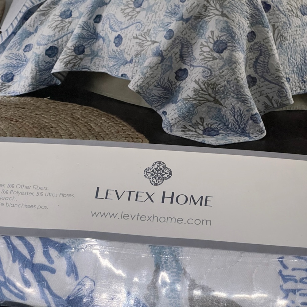 NWT Levtex Home Sag Harbor Blue & White Coastal Beach King Quilt - Picture 6 of 8